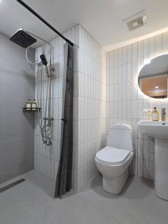 MUJI STAYS - Spacious 2BR across Estancia Mall - Manila - 4