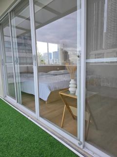MUJI STAYS - Spacious 2BR across Estancia Mall - Manila - 2