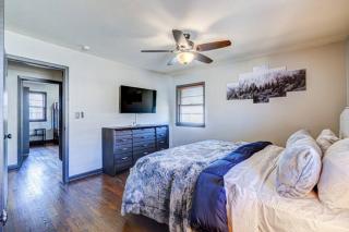 Cabin Theme 2 BR Elmwood Park Condo - Elmwood Park - 2
