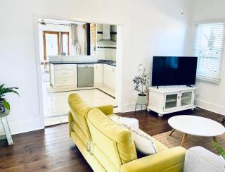 Updated Cottage on Large Sunny Block - 5 mins-CBD - Canadian - 8