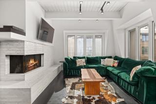 Chateau Dumont Unit 21, Fully Renovated Top Floor Condo, Downtown Aspen, Panoramic Mountain Views - 0