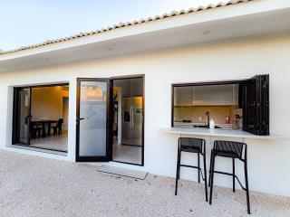 Spacious oasis of light and nature beach villa - 4