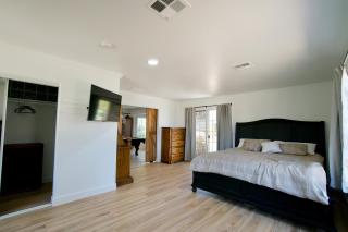 Las Vegas Lucky Vacation Home - Entire Home, Pool, 15mins from Strip and more! - Las Vegas - 6