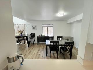 Spacious 2 bedroom house close to UNC - 3