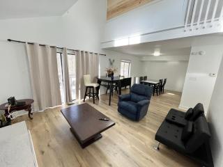 Spacious 2 bedroom house close to UNC - 2