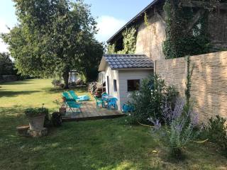 Maison indépendante avec terrasse et parking privatif - FR-1-591-719 - 2