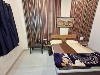 Madhav Hotel & Restaurant - Bedla - 9