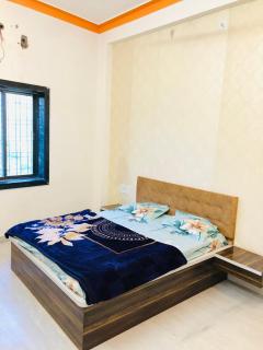 Madhav Hotel & Restaurant - Bedla - 8