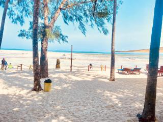 Comfy family size, 2 Br beachfront C1 Lido near mall - Mombasa - 8
