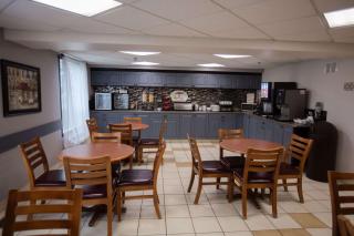 Super 8 by Wyndham Whitecourt - 2