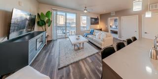 Expansive views - 1BD 1BA Hot Tub, Pool, Convention Centre - 3