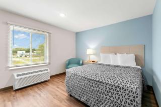 WoodSpring Suites Pensacola West - Pensacola - 3