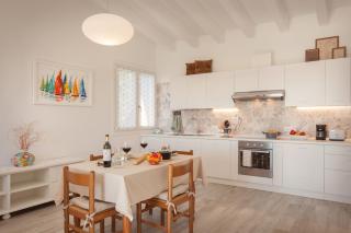 White Apartment In Marciaga Di Costermano - 4