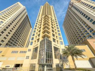 Luxury 1BR with Lake View Near Downtown Balcony and Pool Access - 2