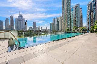 Luxury 2BR Apartment Free Parking Walk to Burj and Fountains - 2