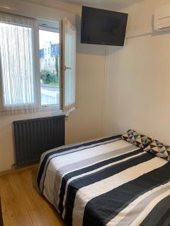Nancy, Magnifique studio totalement climatisé, meublé, salle de bains et wc séparés, parking privé, cuisine équipée, WIFI - Malzéville - 1