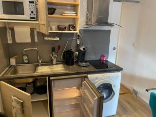 Nancy, Magnifique studio totalement climatisé, meublé, salle de bains et wc séparés, parking privé, cuisine équipée, WIFI - Malzéville - 7