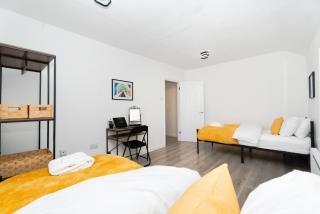 Becontree Bliss - 2BR House near train station - Dagenham - 2