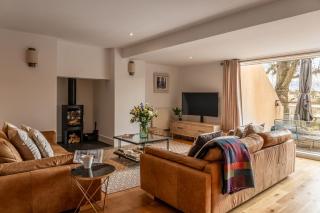 Chiff Chaff - Gorgeous, centrally located detached holiday home with gated deck and direct lake access - Somerford Keynes - 9