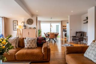 Chiff Chaff - Gorgeous, centrally located detached holiday home with gated deck and direct lake access - 9