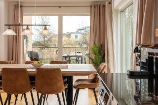 Chiff Chaff - Gorgeous, centrally located detached holiday home with gated deck and direct lake access - 4