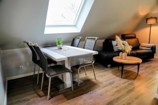Eine sehr gemütliche Dachgeschoß Ferienwohnung - Ihlow - 1