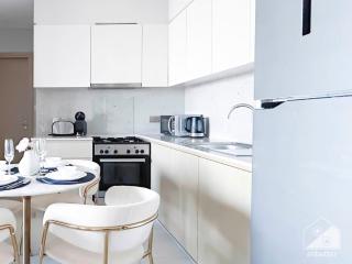 Luxurious Burj Royale 1B Apt With Balcony & City Views - 1