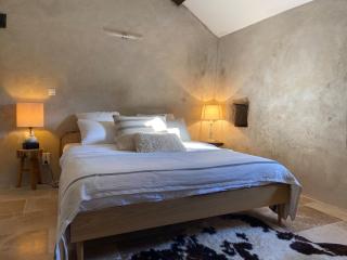 Romantic Med Chic Retreat with pool on GR trail - 0