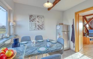 Gorgeous Apartment In Nübel Ot Brekling - - 5