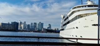 Chic Lakeside Apartment w Free Parking Near ExCel - North Woolwich - 9