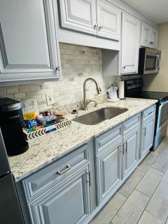 Beach Daze Oceanfront Great Location - Myrtle Beach - 7