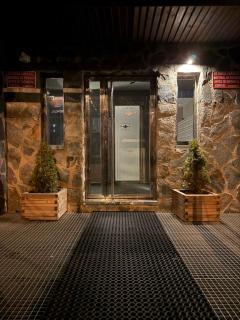 Maribel Arttyco a pie de pista con Parking cubierto - 2