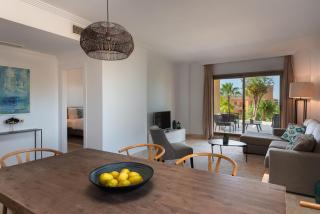 Bright 3-Bedroom with Sunset Views - 4