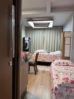Studio com quarto e banheiro em frente ao Parque do Lago Acomoda até 4 pessoas 2 camas - Guarapuava - 9