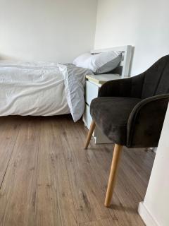 Large Guest room overlooking London - London - 7