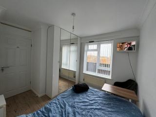 Large Guest room overlooking London - London - 8