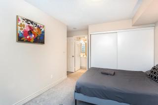 High-End 2BR 2BATH Condo-Steps to Square One Mall - Mississauga - 7