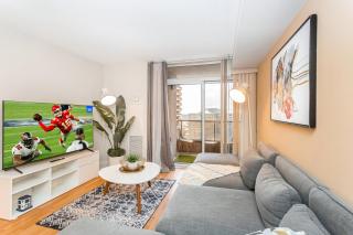 High-End 2BR 2BATH Condo-Steps to Square One Mall - Mississauga - 9