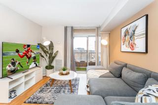 High-End 2BR 2BATH Condo-Steps to Square One Mall - 3