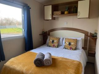 Cosy 3 Bedroom Caravan in South Cerney - South Cerney - 9