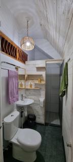 Taefoo Homestay - Paris Room Free Wifi, Air Conditioner & 3 Shared Bathrooms COOL & COZY - Timuran - 1