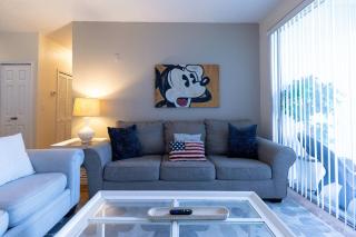 Dreamy Apartment Just 15 Minutes from Disney - 4