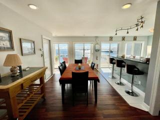 Big Waterfront House with Amazing View and Swim Deck home - 7