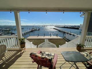 Big Waterfront House with Amazing View and Swim Deck home - 6