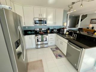 Big Waterfront House with Amazing View and Swim Deck home - 2