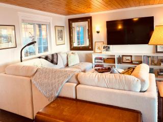 Puget Sound Chic Romantic Cottage with Private Beach Access & Gated Entry - 2