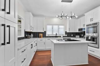 Renovated Pool Paradise Private Oasis Sleeps 14 - Savannah - 9