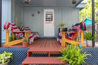 Group Stay at Cowboy Pool Home - Downtown Vibes - Austin - 7