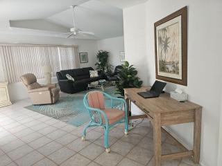 Spacious 3 Bed 2 Bath Pool home with Boat Lift - Cape Coral - 4