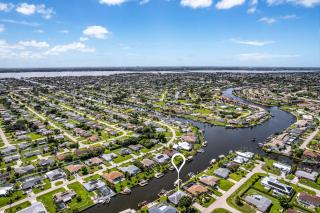 Spacious 3 Bed 2 Bath Pool home with Boat Lift - Cape Coral - 3